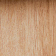 Detailaufnahme der Eichendekor-Oberfläche der Sammlervitrine ARTISARIO Artisan Eiche mit charakteristischer Holzmaserung.