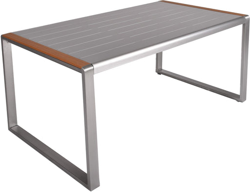 Gartentisch AVA 160 x 90 cm mit Glasplatte im Slat-Look, Gesamtansicht schräg vorne mit Metallgestell.