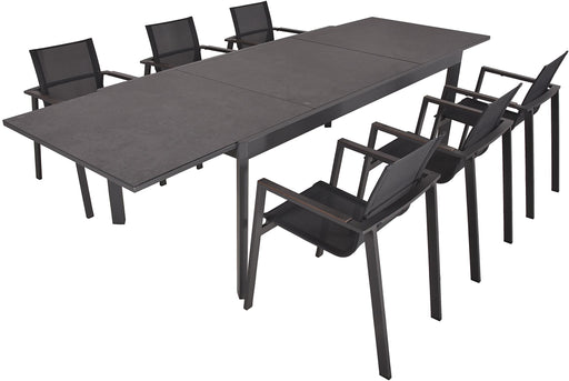 Garten Tischgruppe NEREA 7-tlg. mit ausgezogenem Ausziehtisch und sechs Stapelstühlen SOPHIA in Gesamtansicht.