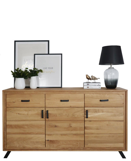 Sideboard Anrichte BERN in Wildeiche geölt mit drei Türen und drei Schubkästen in Gesamtansicht.