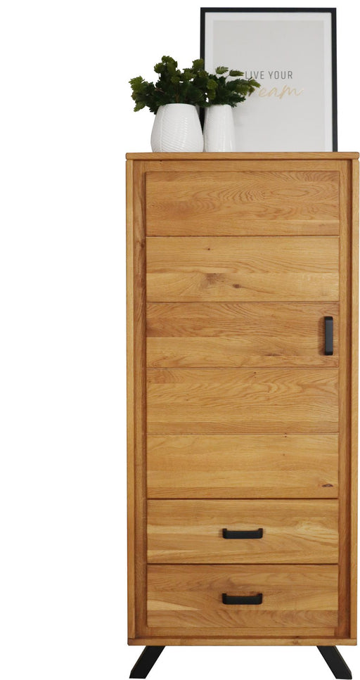 Schrank BERN 1-türig links aus Wildeiche Massivholz geölt mit Tür links und schwarzen Metallbeinen in Gesamtansicht.