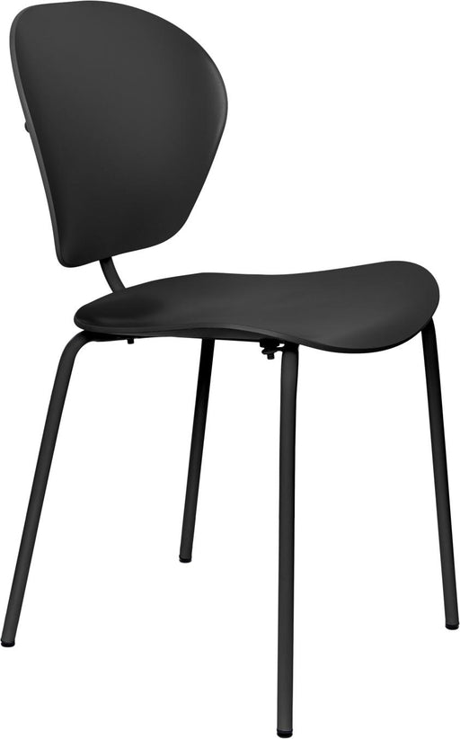 Stuhl THE OCEAN PIRATE BLACK von Zuiver in Gesamtansicht mit rundem Rückenlehnen-Design und schwarzem Bezug.