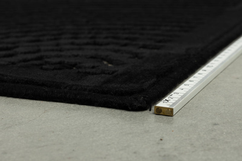 Teppich DOTS Pure Black in verschiedenen Größen von DutchBone 