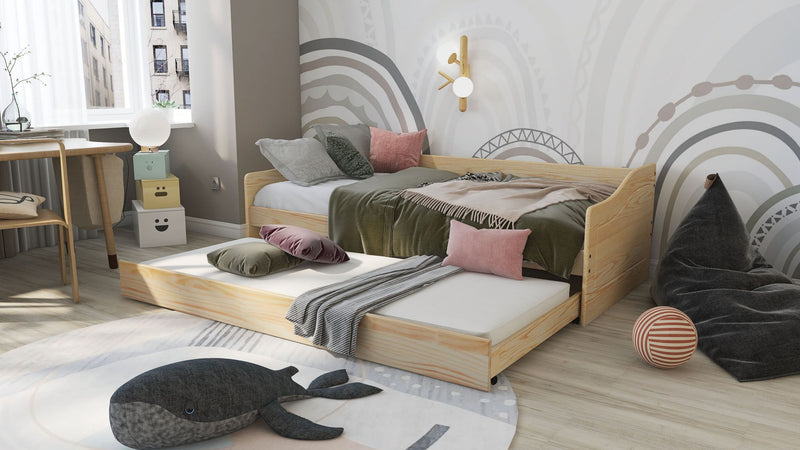 Funktionsbett LEONIE 23 mit Sofabett und Schublade in Kiefer natur lackiert, Gesamtansicht mit ausgezogener Gästeliegefläche.