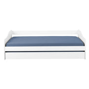 Funktionsbett LEONIE 23 Sofabett Kiefer weiß lackiert in Seitenansicht mit blauer Matratze und ausfahrbarer Schublade.