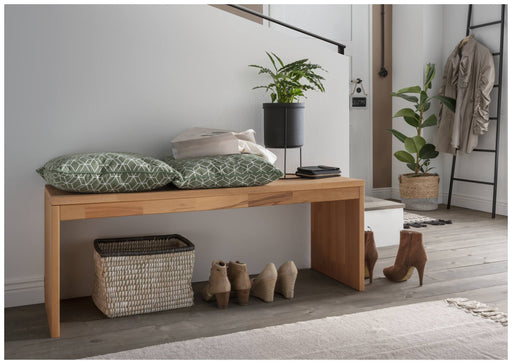 Garderobenbank Sitzbank KIRSA 120 cm Kernbuche massiv in Gesamtansicht mit grünem Kissen und Staufächern.