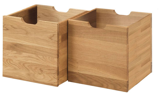 Zwei nebeneinander stehende Schubkästen aus massiver Wildeiche mit ergonomischen Griffaussparungen, Gesamtansicht.