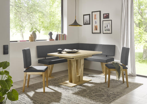 Eckbankgruppe VERONA II 190x150 cm Eiche mit Tisch Varese in Gesamtansicht mit grauer Eckbank, zwei Stühlen und Eichenholztisch.