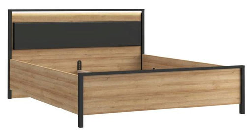 Doppelbett HIGH ROCK 160 x 200 in Riviera Eiche Optik mit schwarzem Metallrahmen, Gesamtansicht.