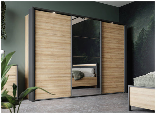 Schwebetürenschrank HIGH ROCK + Passepartout mit Spiegelschiebetür offen, Riviera Eiche und Schwarz in Gesamtansicht.