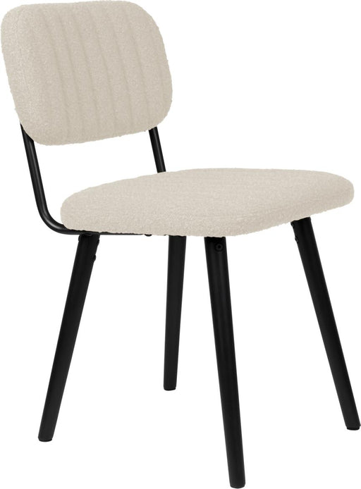 Stuhl Esszimmerstuhl JAKE WORN OFF WHITE mit cremefarbenem Bouclé-Bezug und schwarzem Stahlgestell, Gesamtansicht von vorne.