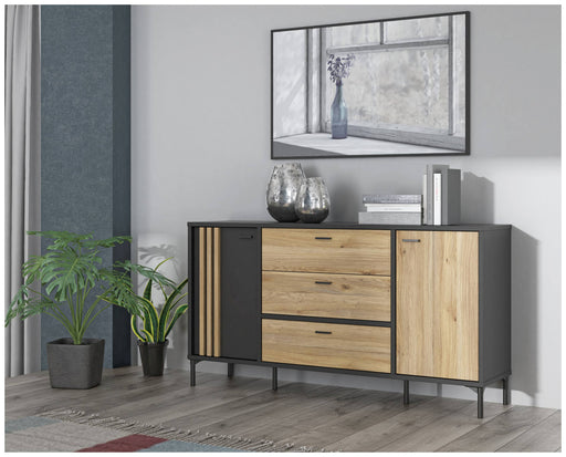 Sideboard Kommode JOAKIMIS in Schwarz und Mauvella Eiche Optik mit drei mittleren Schubladen und Seitentüren.