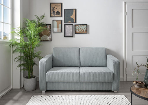 Schlafsofa Funktionssofa MIA Stoff Cord in Hellgrau mit getrennten Liegeflächen, Gesamtansicht im Wohnzimmer.