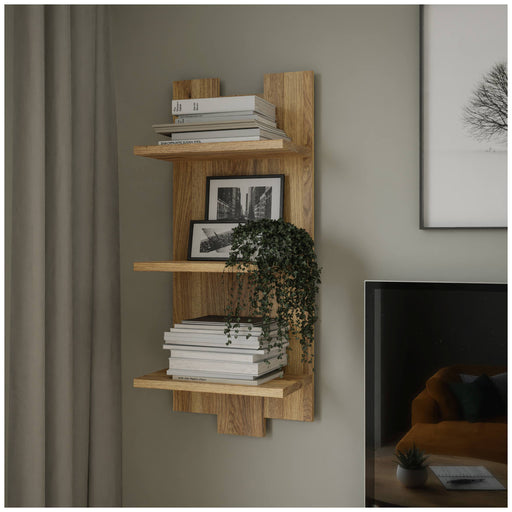 Wandboard RANFLURY mit 3 Ablagen in Mauvella Eiche, Gesamtansicht an der Wand mit Büchern und Deko bestückt.