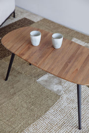 Couchtisch GUALDO aus recyceltem Teakholzfurnier von Zuiver