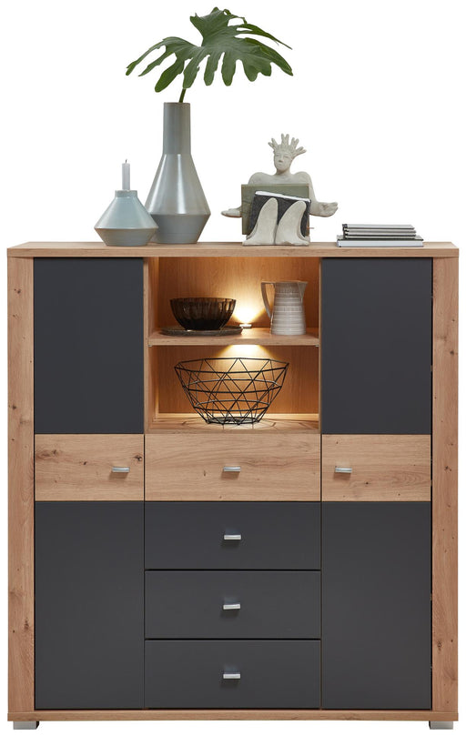 Highboard PABLO Artisan Eiche - Graphit mit graphiten Türen, hellen Holzschubladen und offenen Fächern.