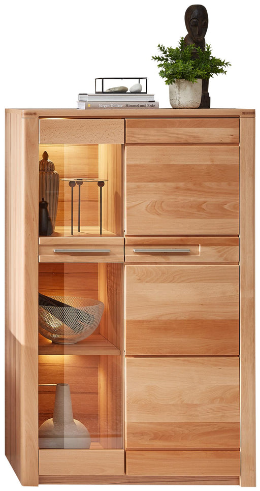 Highboard NATURE ONE aus Kernbuche Massivholz mit offenen Glasfächern und LED-Beleuchtung, Gesamtansicht.