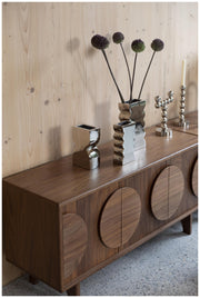 Sideboard GROOVE mit 3 Türen und Walnussfurnier von Zuiver