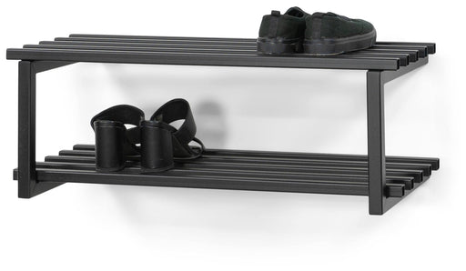 Schuhregal RIZZOLI / MARCO BLACK EDITION Flurregal mit 2 Ablagen in Gesamtansicht mit schwarzem Schuhwerk auf beiden Ebenen.