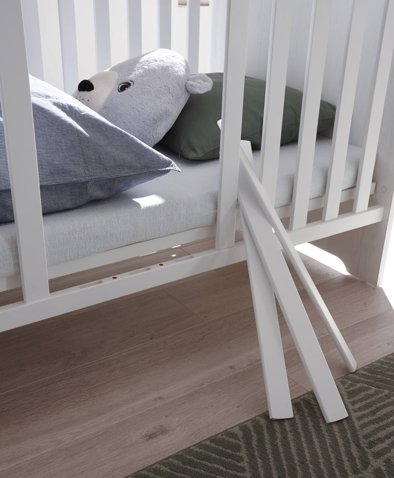 Babybett Kinderbett Jasmin 70 x 140 cm 3 Schlupfsprossen Pinie weiß