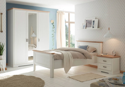 Singlezimmer JASMIN 3-teilig Schlafzimmerset in Pinie weiß mit Bett, Nachttisch und Kleiderschrank in heller Raumausstattung.