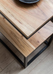 Beistelltisch AKOLA S-Form Massiv-Holz Akazie / Metall 45 x 60 x 30 cm