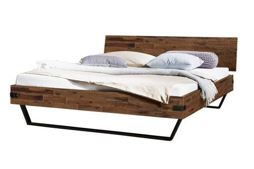 Hasena EZZO Kufen Massivholzbett in Akazie Vintage Brown mit schwarzem Metallgestell, Gesamtansicht.