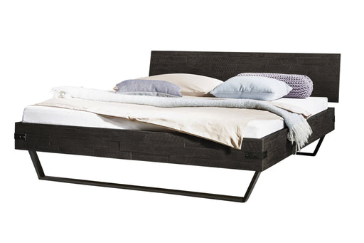Hasena Kufen Massivholzbett Industrial Loft EZZO Akazie Vintage Grey Gesamtansicht mit Metallkufengestell und Holzrahmen.