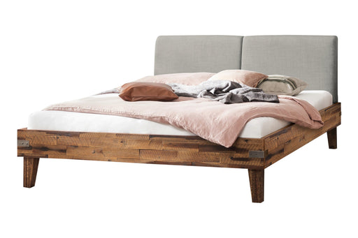Hasena Massivholzbett Industrial Loft ALINO in Akazie Vintage Brown mit grauem Polsterkopfteil, Gesamtansicht von vorne.