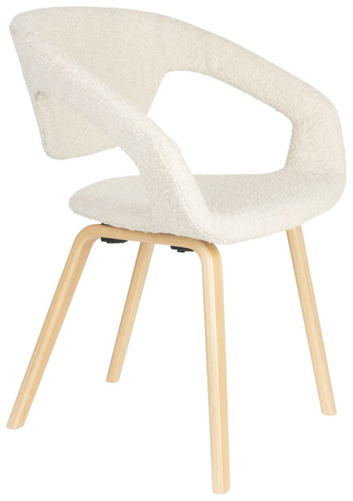 Stuhl FLEXBACK Bouclé Beige von Zuiver mit geschwungener Rückenlehne und hellem Holzgestell, Gesamtansicht.
