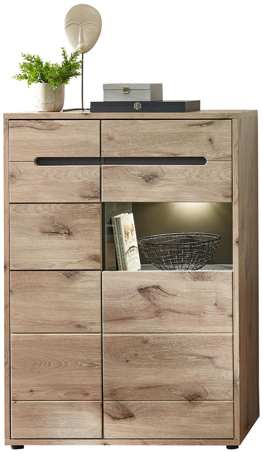 Vitrine BELLANO Viking Oak Nature mit LED, Frontansicht mit Schubladen, offenen Fächern und schwarzem Griffelement.