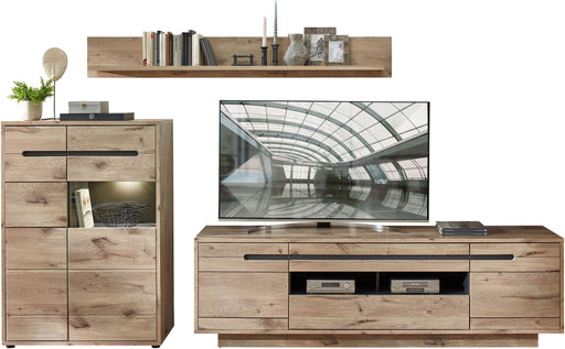 Wohnwand Wohnzimmerschrank BELLANO HH83 Viking Oak Nature mit LED in Gesamtansicht mit Wandregal, Highboard und TV-Board.