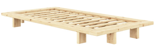 Karup JAPAN Bett Kiefer natur in Gesamtansicht mit Holzlattenrost und massiven Holzfüßen.