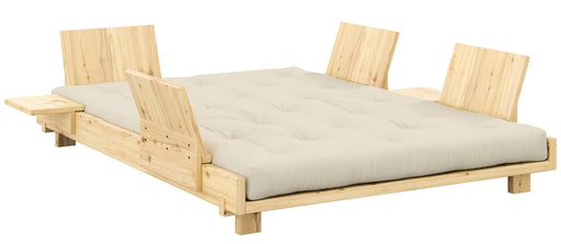 Schlafsofa Bett SOCIAL SOFA BED aus Kiefer natur mit aufgeklappter Liegefläche und cremeweißer Matratze, Gesamtansicht.