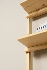 Regal GROOVE SHELVING Kiefer Natur unbehandelt in 3 Größen von Karup