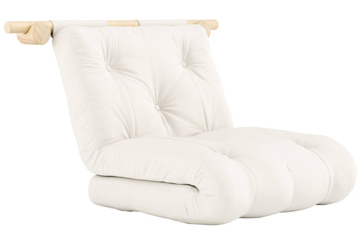 Polster HOOKED Matratze zum Sitzen Schlafen Chillen vorne in Cremeweiß mit gestepptem Design und Holzstange, Gesamtansicht.