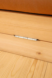 Schlafsofa FLIP Sofa Bett Kiefer massiv unbehandelt Klappcouch von Karup Detail Korpus