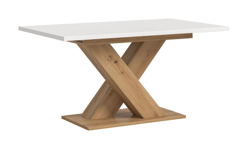 Esstisch Artisan/Weiß mit weißer Tischplatte und X-förmigem Holzfuß in Gesamtansicht.