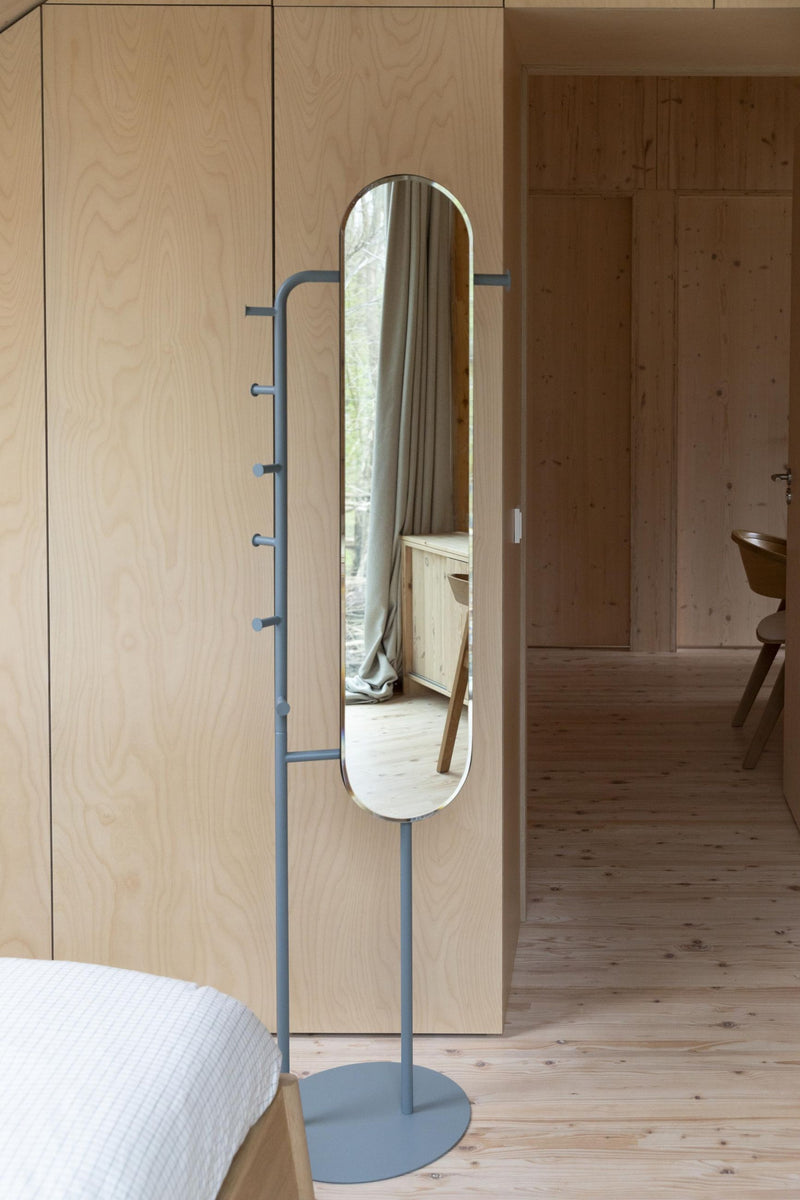 Standspiegel Vero Blau mit Garderobe | Design von Zuiver