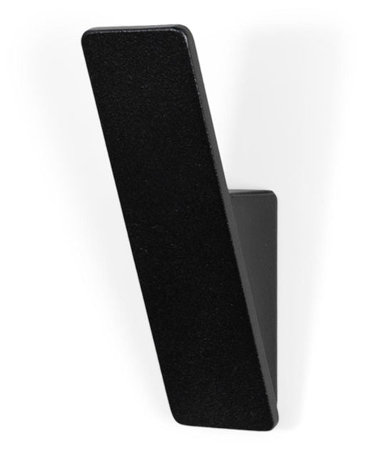 ANGLE 1 Wandhaken Design Garderobenhaken Stahl von Spinder in Schwarz, Gesamtansicht mit angewinkeltem Haken.