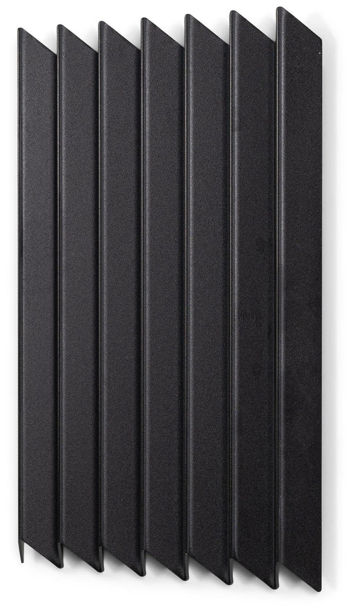 Spinder SENSU Large Garderobe in Gesamtansicht mit sieben vertikal angeordneten, dunkelgrauen Elementen.