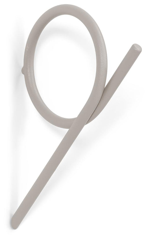 Spinder TUBA Small Wandhaken in Gesamtansicht mit geschwungener Schlaufe und vertikalem Schaft.