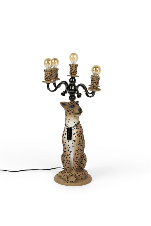 Stehlampe Gekrönter Panther mit dreiarmigem Leuchtengestell auf leopardenfleckiger Pantherfigur in Gesamtansicht.