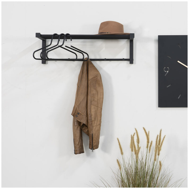 Spinder BERGUM Garderobe aus schwarzem Stahl mit 5 Haken und Regal, brauner Hut und Jacke