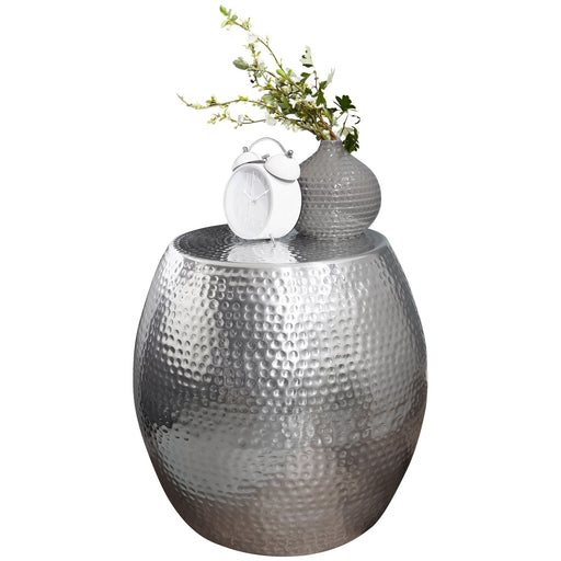 Beistelltisch Aluminium Silber Rund Orientalisch Hammerschlag mit gehämmerter Oberflächenstruktur in Gesamtansicht.