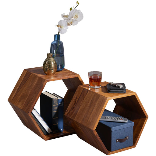 Beistelltisch 2er Set Sheesham in Gesamtansicht mit hexagonalen Formen und Dekoration.