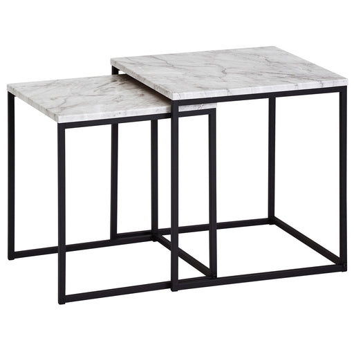 Beistelltisch 2er Set Marmoroptik Weiß mit verschachtelten Tischen und schwarzem Metallgestell.