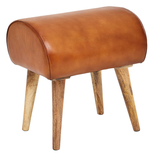Lederhocker Turnbock in Braun mit gepolsterter, gewölbter Sitzfläche und vier Holzbeinen, Gesamtansicht.