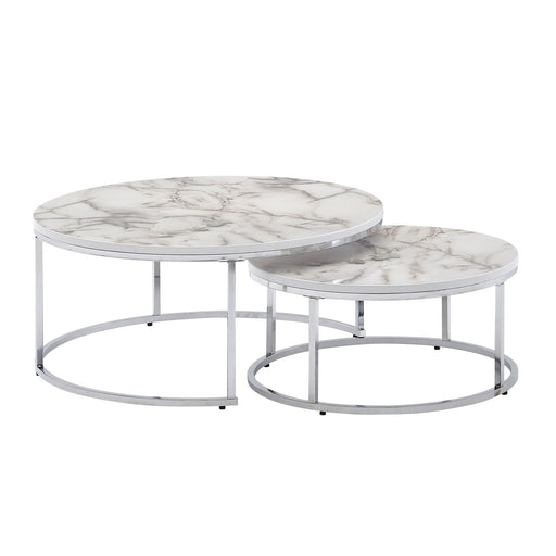 Zwei verschachtelte runde Couchtische mit Marmoroptik-Oberfläche und silbernem Metallgestell in Gesamtansicht.