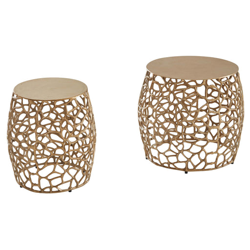 Beistelltisch 2er Set Aluminium Gold mit durchbrochener Ast-Struktur und runder Tischplatte in Gesamtansicht.